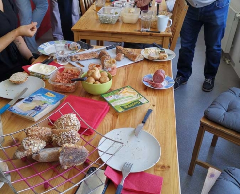 gemeinsames Frühstück im Büro